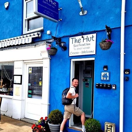 The Hut Wales - A Sea Front Inn Holyhead Ngoại thất bức ảnh