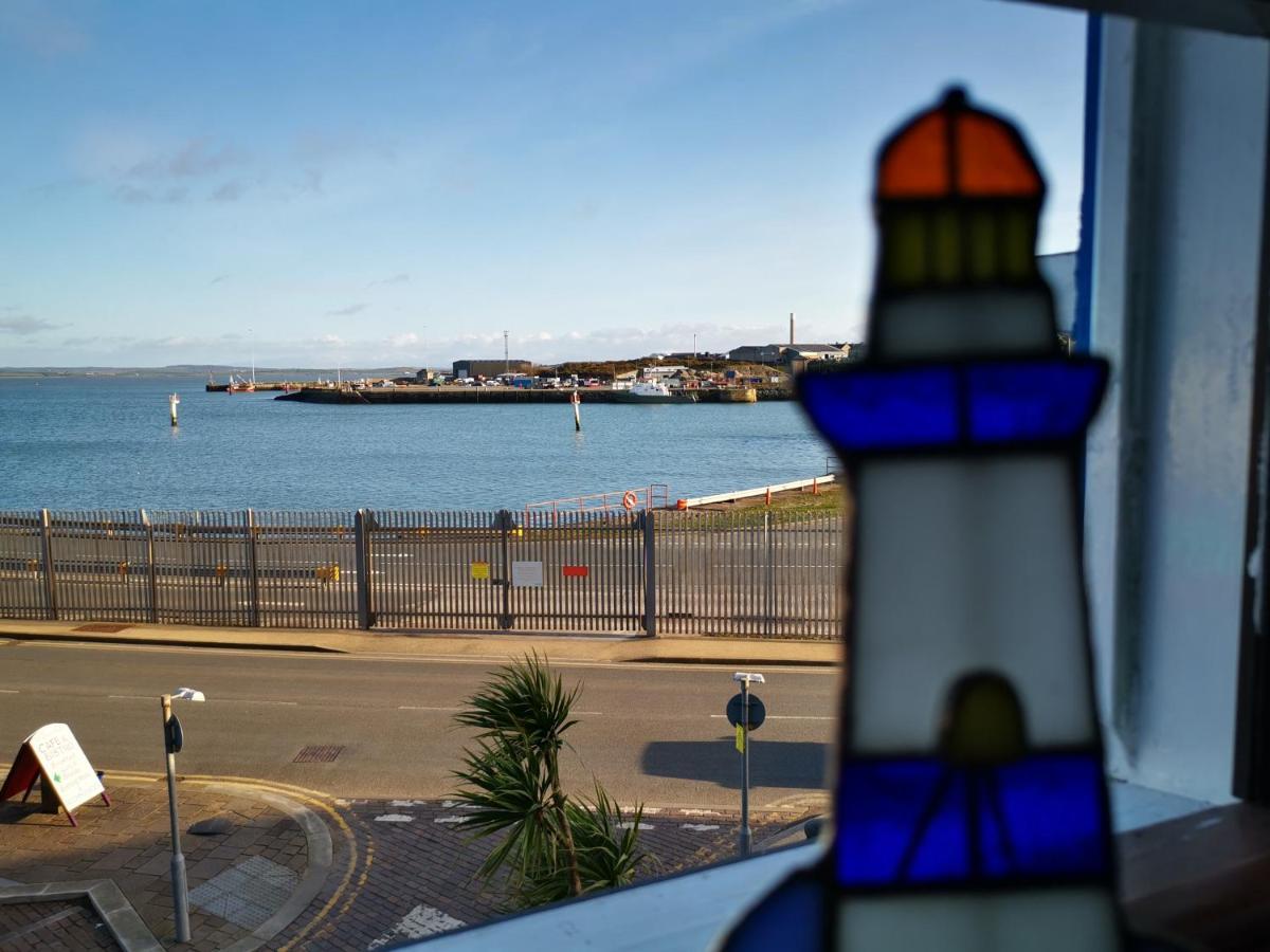 The Hut Wales - A Sea Front Inn Holyhead Ngoại thất bức ảnh