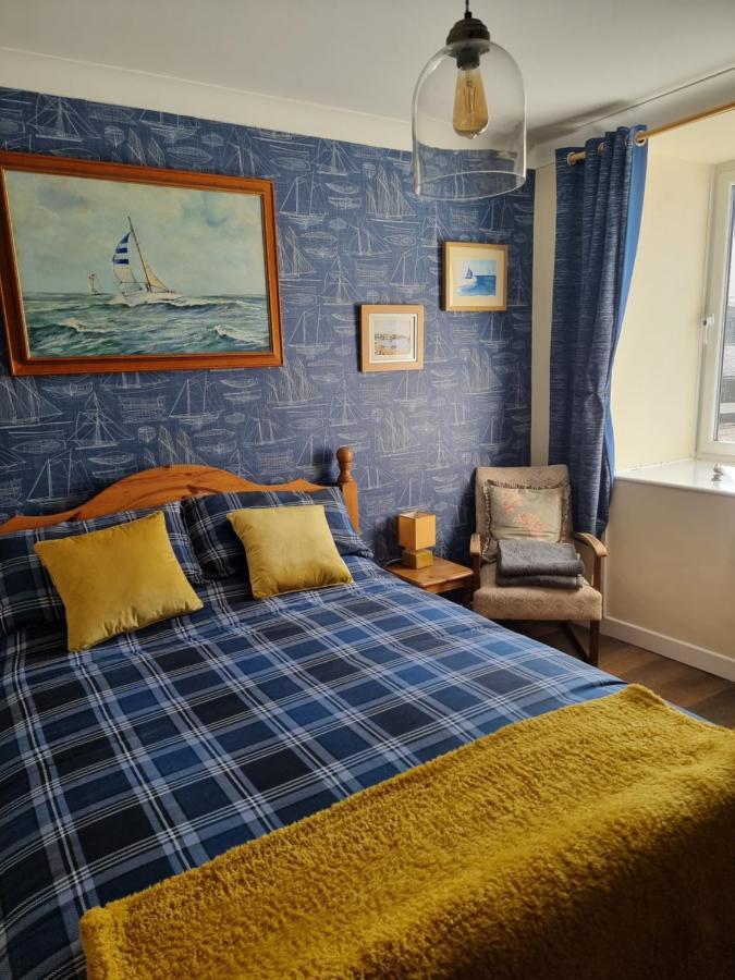 The Hut Wales - A Sea Front Inn Holyhead Ngoại thất bức ảnh