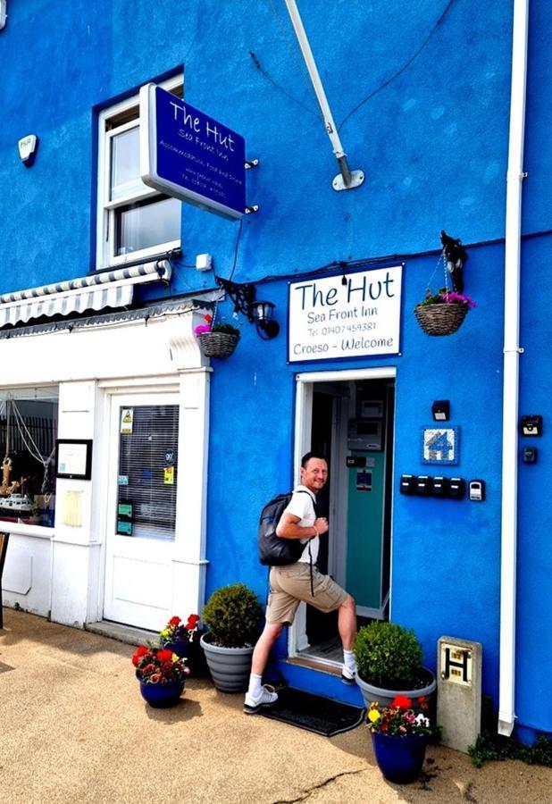 The Hut Wales - A Sea Front Inn Holyhead Ngoại thất bức ảnh