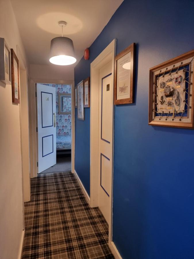 The Hut Wales - A Sea Front Inn Holyhead Ngoại thất bức ảnh